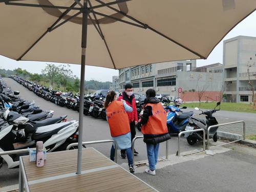 八甲教務處南側摩托車停車場旁圖片